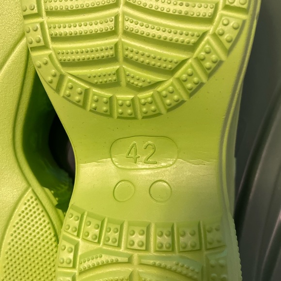 Sz 42 platform Croc look-a-likes, neon green - Picture 4 of 7